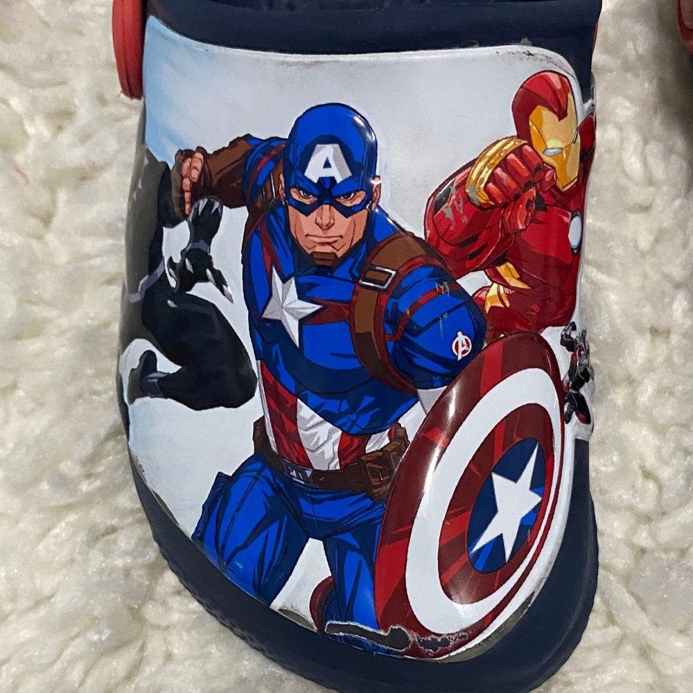Crocs Marvel Avengers superhero boys size 11 crocs iconic comfort shoes ¥ - Picture 11 of 16